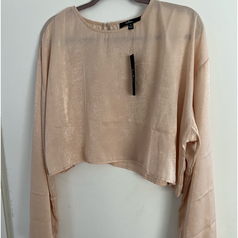 Lulu’s Crop Top w/ Flowy Sleeves